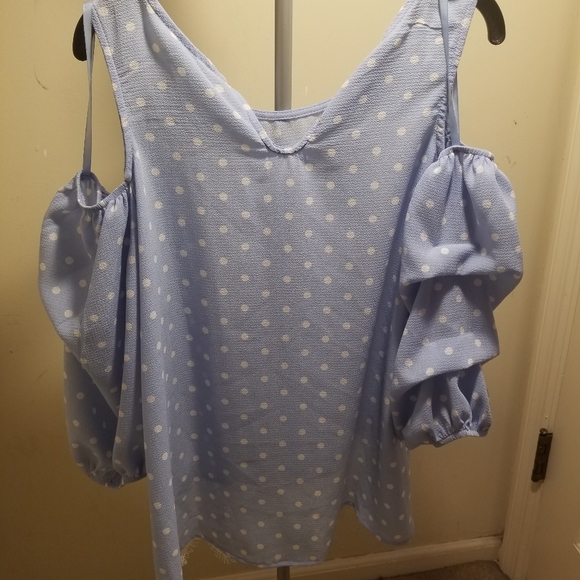 Off the shoulder shirt - Picture 2 of 3